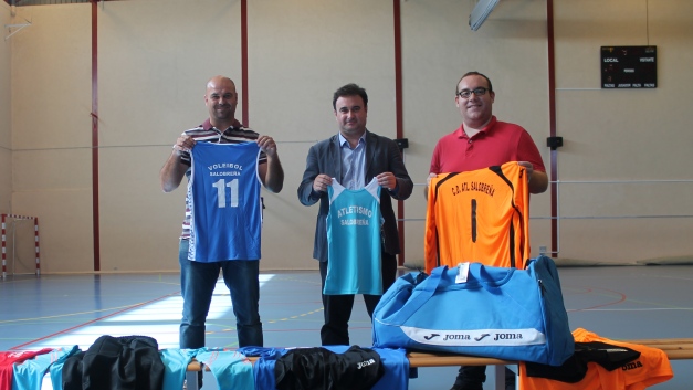 Presentación de las equipaciones en el Pabellón de Deportes.